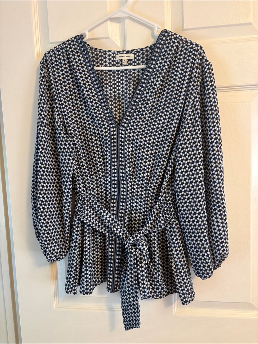 Max Studio Navy and White Geometric Tie-Waist Peplum Tunic, size large